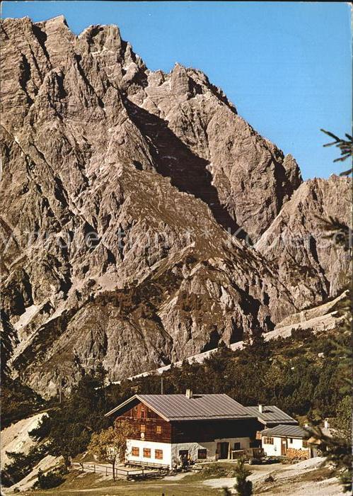 Wimbachgriess Huette mit Hochkaltermassiv