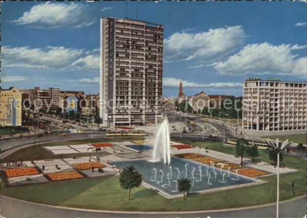 Berlin Ernst Reuter Platz mit Springbrunnen