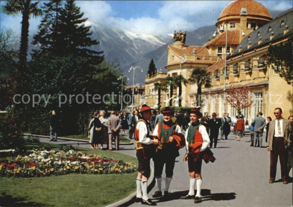 Merano Meran Kurpromenade Trachtengruppe