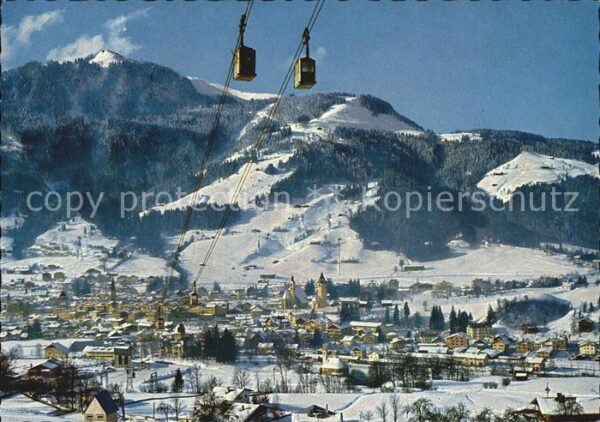 Kitzbuehel Tirol mit Hahnenkamm und Seilbahn
