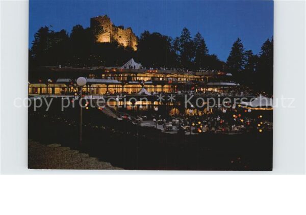 Badenweiler Kurhaus bei Nacht mit Burgruine