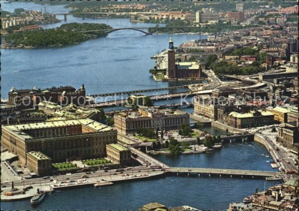 Stockholm med Slotted och Stadshuset Schloss Rath