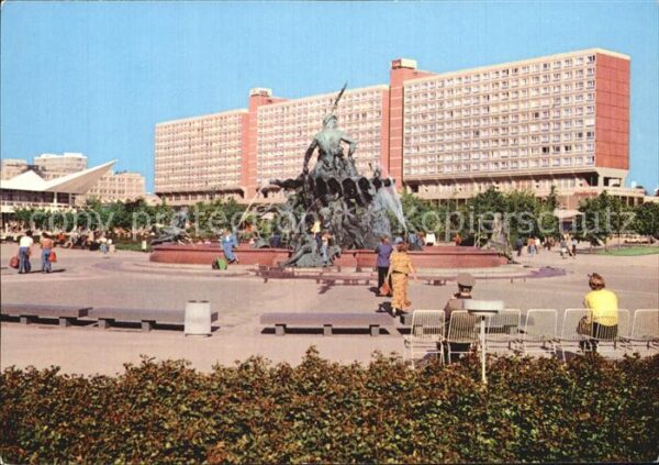 Berlin Neptunbrunnen mit Rathauspassage Haupts