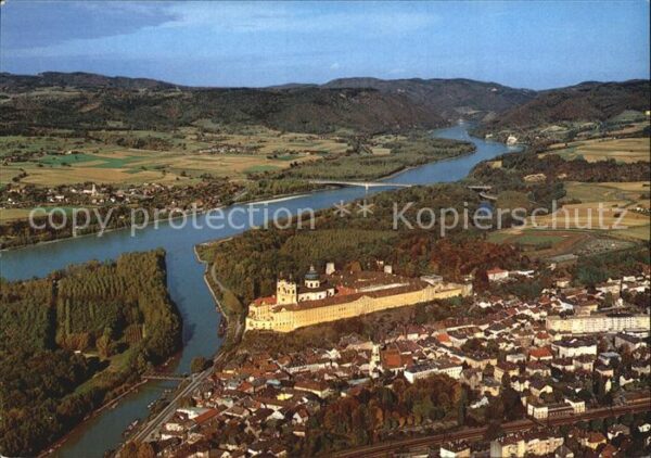 Schoenbuehel-Aggsbach Fliegeraufnahme Stift Melk v. SW