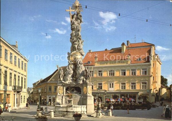 Baden Wien Fussgeherzone Hauptplatz mit Pestsäule