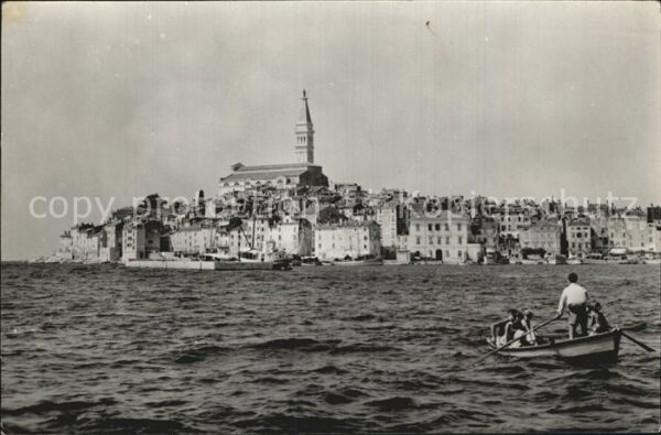Rovinj Istrien Blick vom Meer auf die Stadt