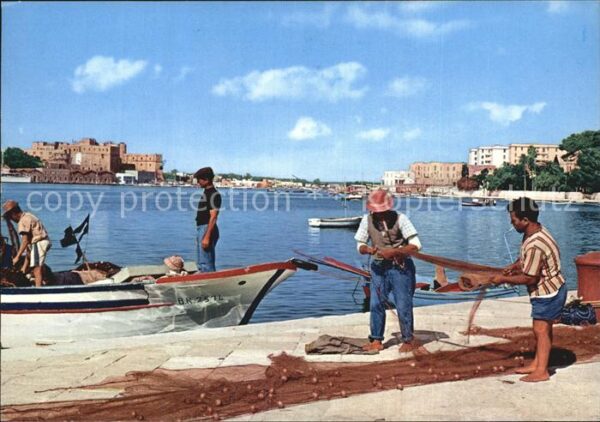 Brindisi Lungomare Casale e Castello Medioevale