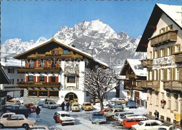St Johann Tirol Hauptplatz mit Wildem Kaiser
