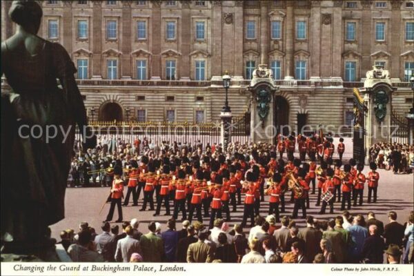 Leibgarde Wache Changing the Guard Buckingham Palace Lo