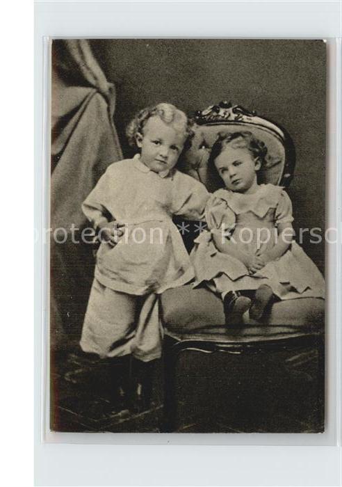 Politik Lenin at the age of four and his sister