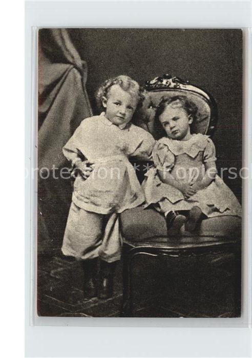 Politik Lenin at the age of four and his sister