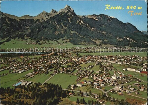 Reutte Tirol mit Breitenwang und Gehrenspitze Fliege