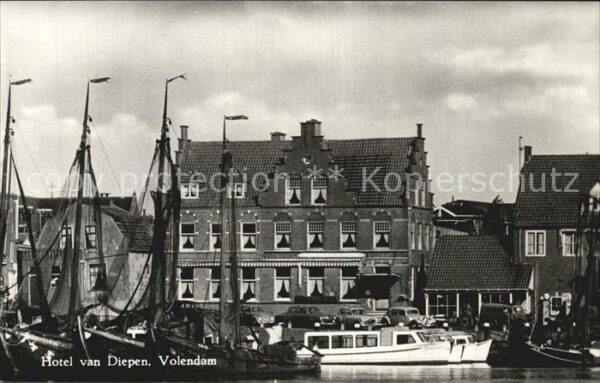 Volendam Hotel van Diepen Fischkuter Motorboot