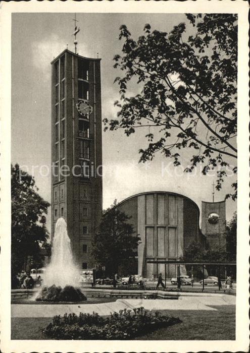 Muenchen Neue Matthäuskirche Springbrunnen