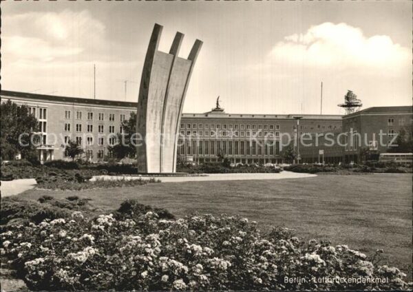 Berlin Luftbrückendenkmal