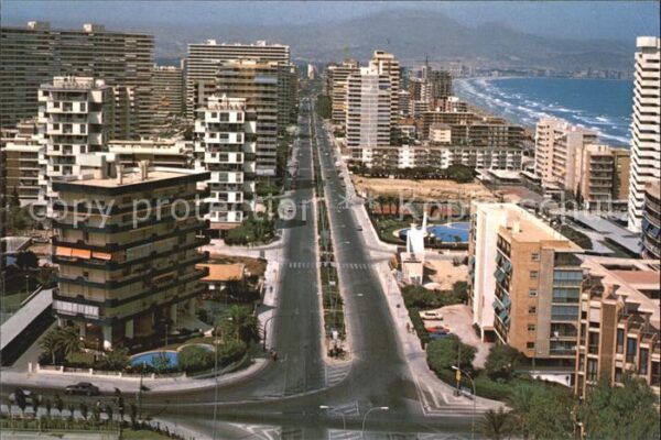 Alicante Gesamtansicht mit Strand und Hochhäuser