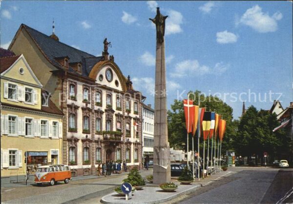 Offenburg Rathausplatz mit Mathäus und Ursulasäul