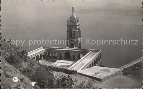Oran Algerie La Basilique de Santa Cruz vue sur la m