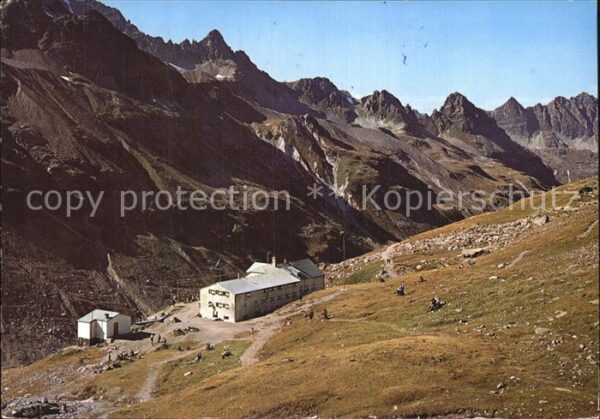 Wiesbadener Huette mit Klostertaler Eckhörner Gebirgspanor