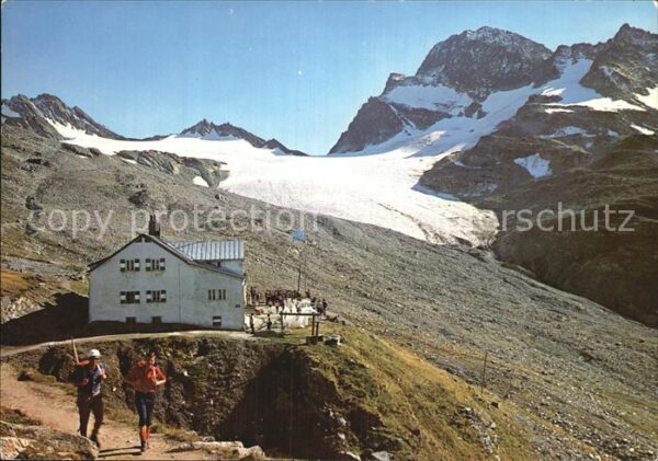 Wiesbadener Huette mit Piz Buin Vermuntpaß Piz-Mon und Piz