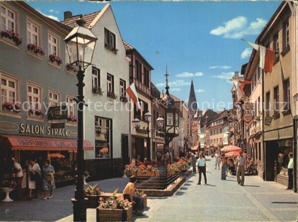 Ahrweiler Grafschaft Fußgängerzone Niederhutstrasse mit Pfar