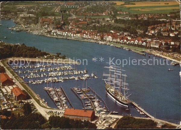 Travemuende Ostseebad Fliegeraufnahme Hafeb