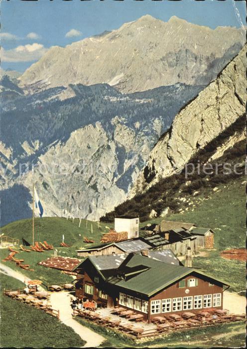 Wetterstein Hochalm mit Wettersteinwand und Wetters