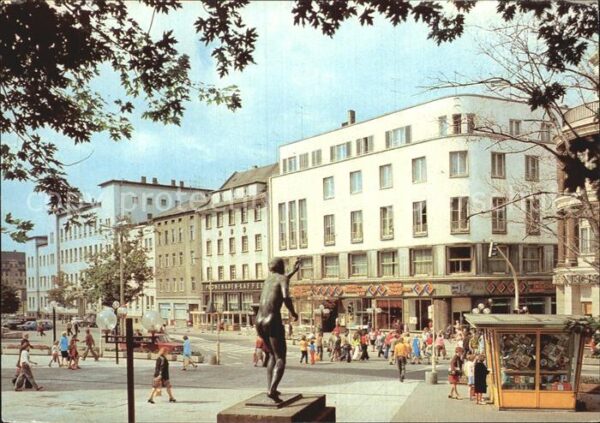 Halle Saale Hansering Haus der Presse Statue Denkma