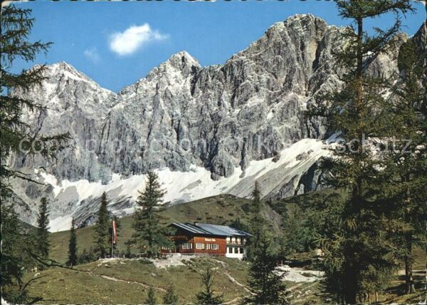 Tuerlwandhuette Berghütte mit Dachsteinsüdwand
