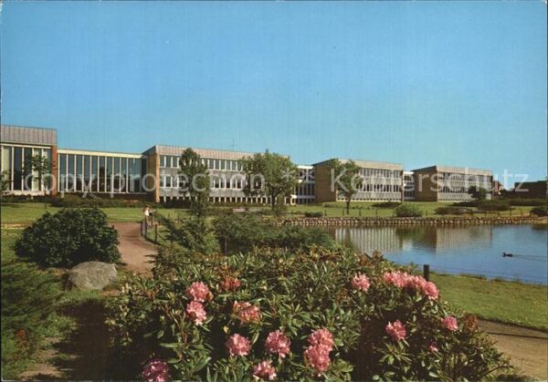 Frederikshavn Gymnasiet Uferpromenade am See Rhododen