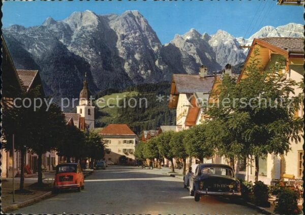 Kuchl Marktstrasse mit Hohen Göll