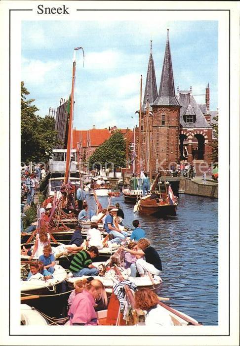 Sneek Boote am Kanal Kirchtürme