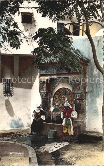 Fes Typen Une Jolie Fontaine