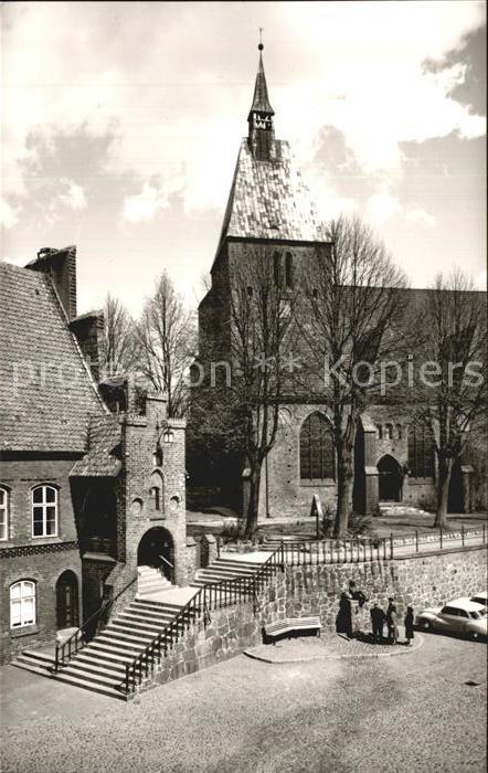 Moelln Lauenburg St Nicolai Kirche mit Rathaustreppe und