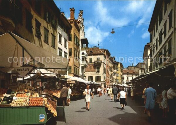 Bozen Suedtirol Obstplatz