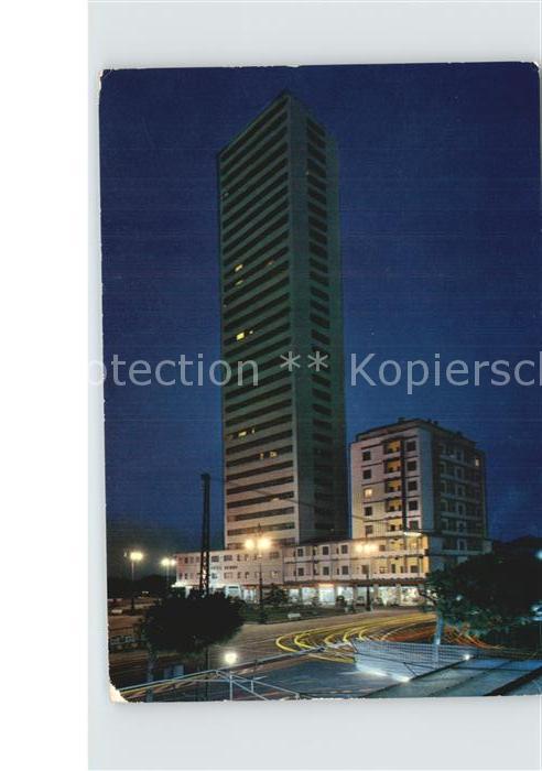 Cesenatico Hochhaus bei Nacht