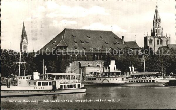Konstanz Bodensee Hafenpartie mit Konziliumsgebäude und B