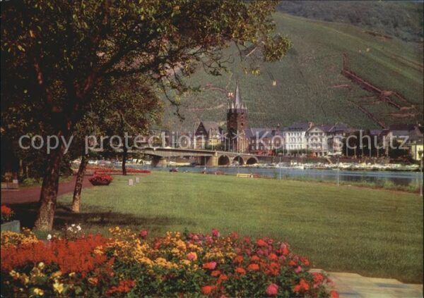 Bernkastel-Kues Moselpartie mit Promenade