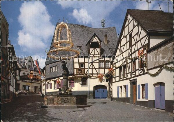 Winningen Mosel Weinhexenbrunnen Innenstadt Fachwerkhäu