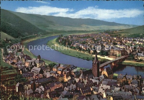 Bernkastel-Kues Panorama Blick über die Mosel Brücke