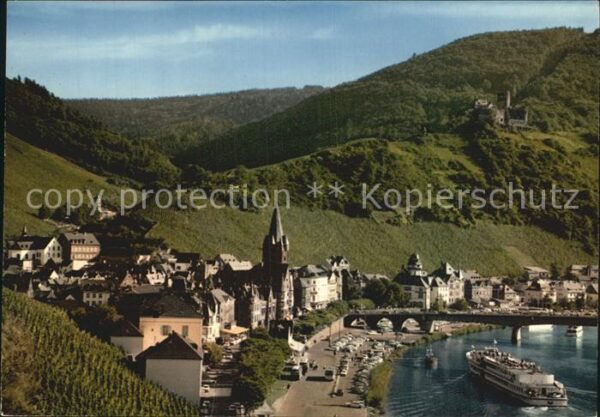 Bernkastel-Kues Uferstrasse an der Mosel Dampfer Burgru