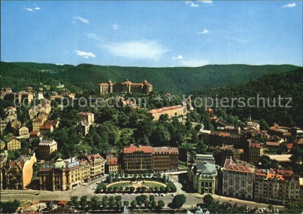 Karlovy Vary Blick auf das Heilbad über den Fluss Te