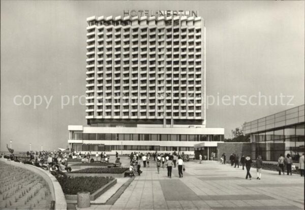 Warnemuende Ostseebad Hotel Neptun mit Meeresbrandungsbad