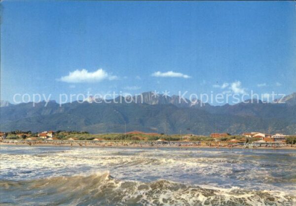 Forte dei Marmi Spiaggia con le Alpi Apuane Strand Apua