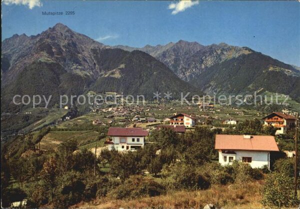 Dorf Tirol Panorama mit Mutspitze Texelgruppe