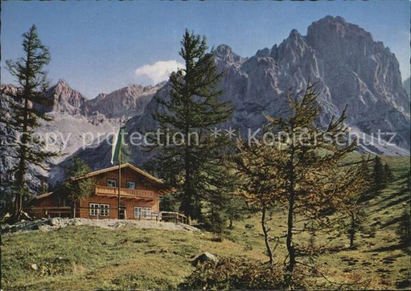 Tuerlwandhuette mit Hunerkogel und Türlspitze Dachstein