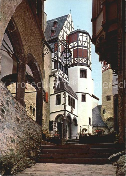 Burg Eltz Burghof