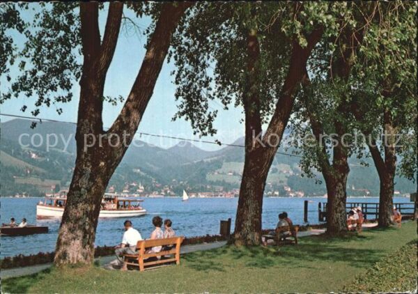 Bad Wiessee Seepromenade mit Tegernsee und Kreuzber