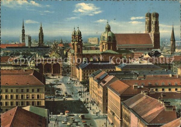 Muenchen Ludwigstrasse mit Zentrum