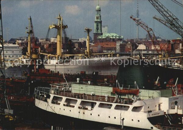 Schiffe Ships Navires Hamburg Hafen St. Michaeliskirche
